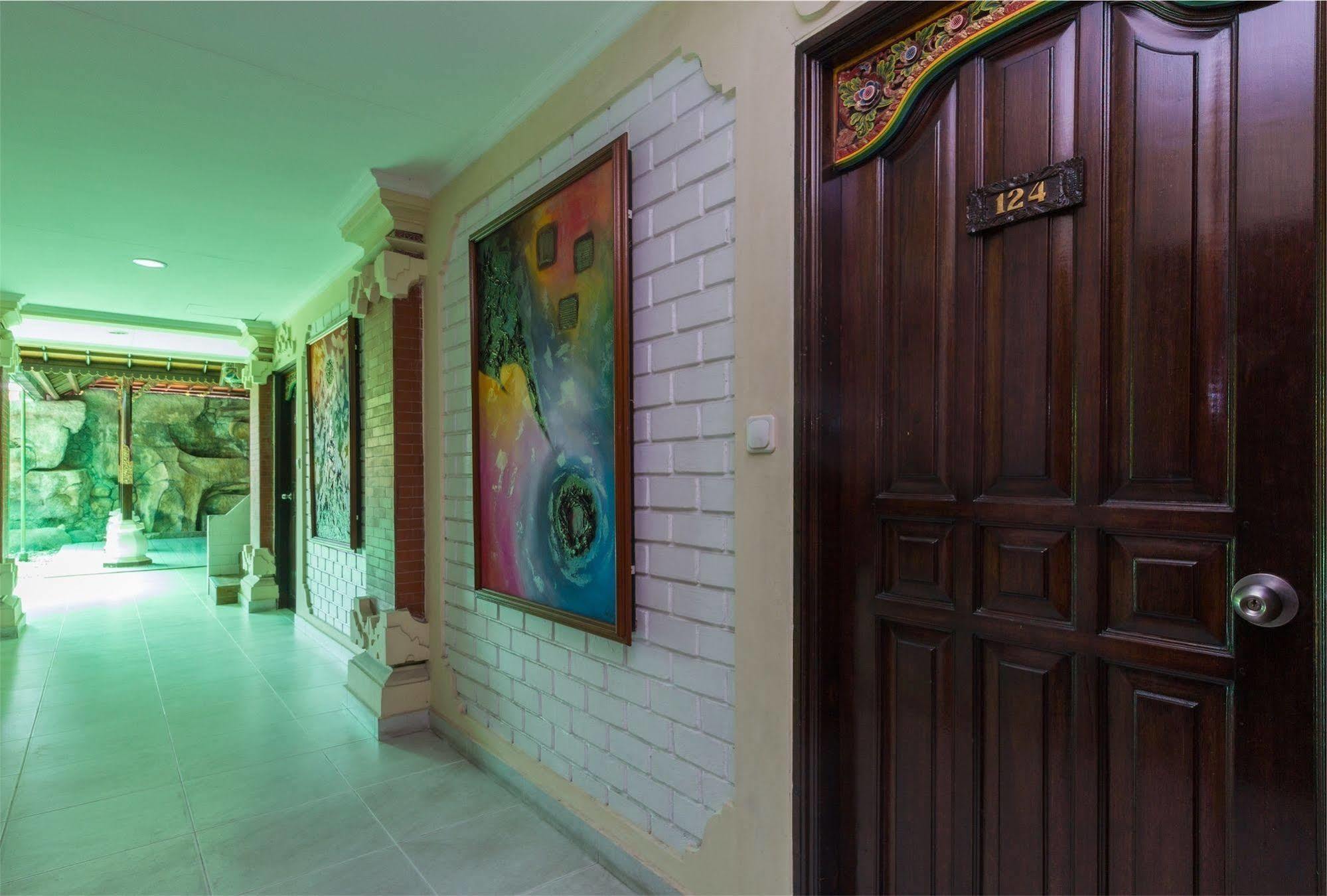 Reddoorz @ Arjuna Double Six Seminyak  Luaran gambar