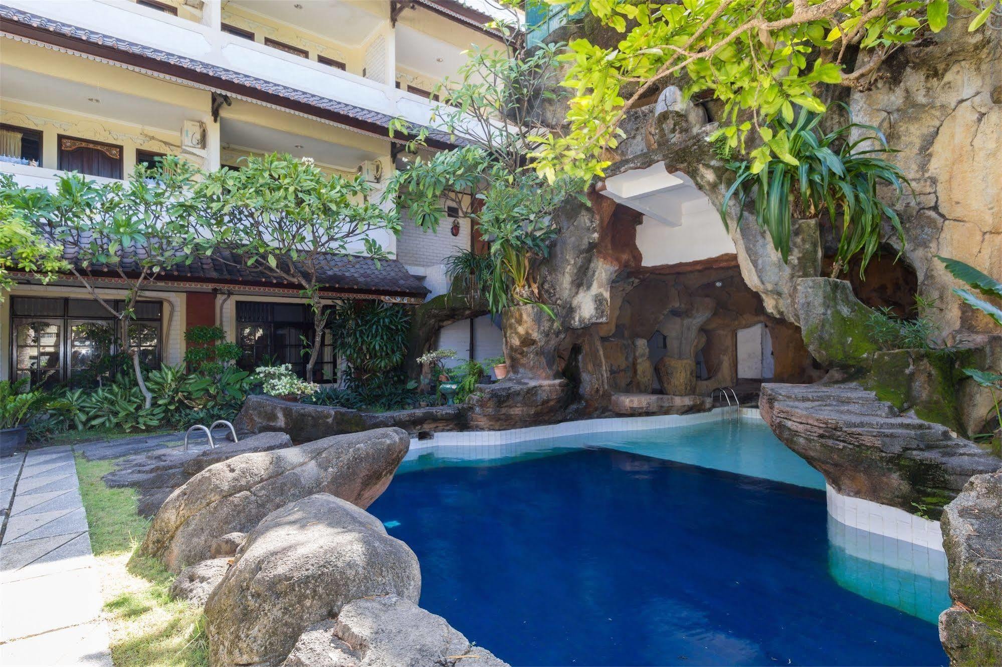 Reddoorz @ Arjuna Double Six Seminyak  Luaran gambar